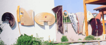 Fassadengestaltung als Gelnder, Sichtschutz und Wandgestaltung